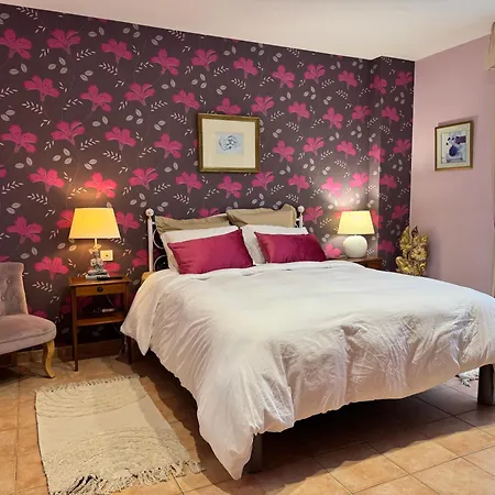 Les Vieilles Digues Bed and Breakfast