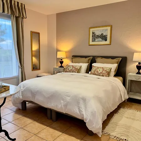 Les Vieilles Digues Bed and Breakfast 2*